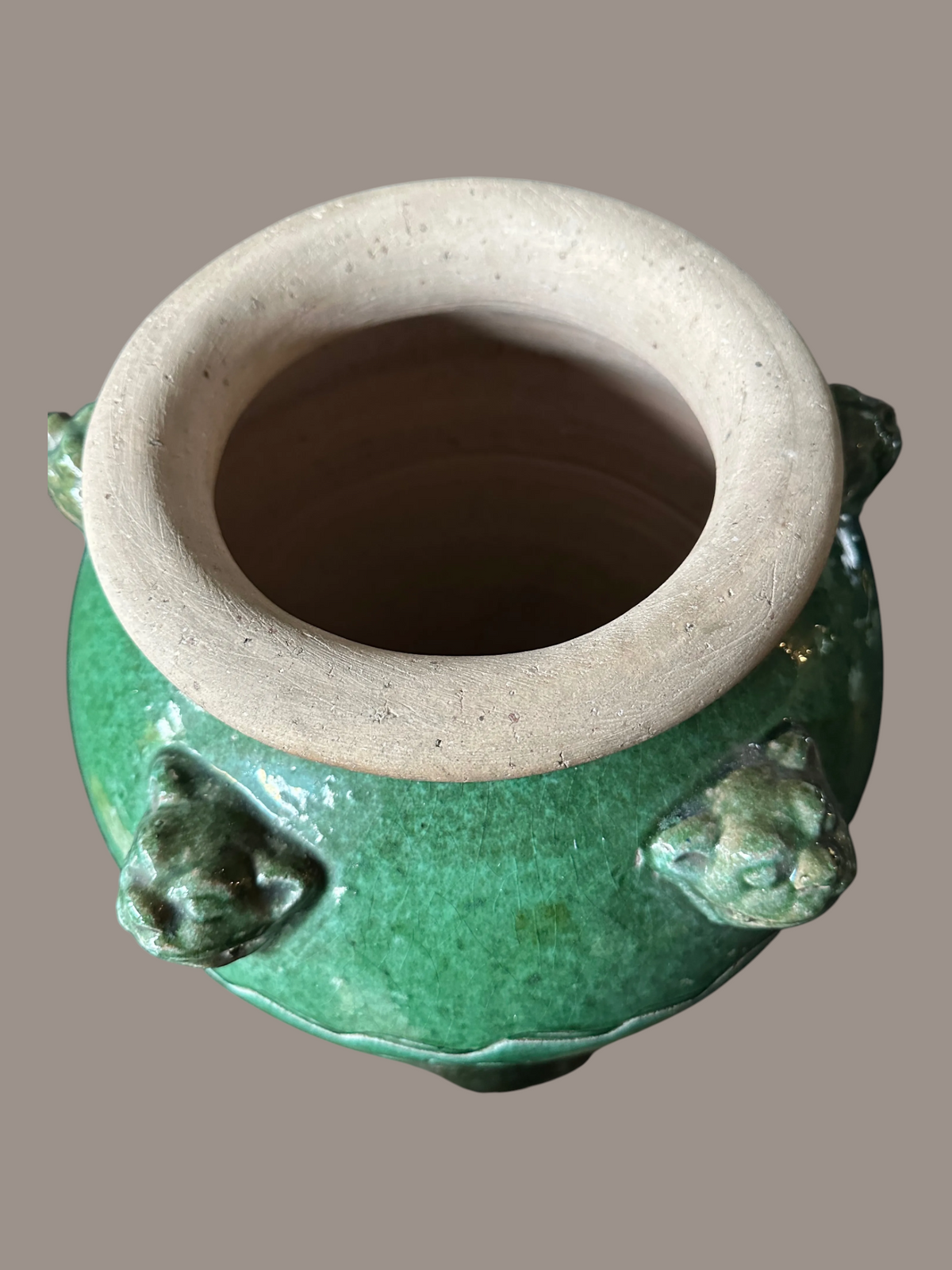 Chinese groen geglazuurde keramische drakenpot