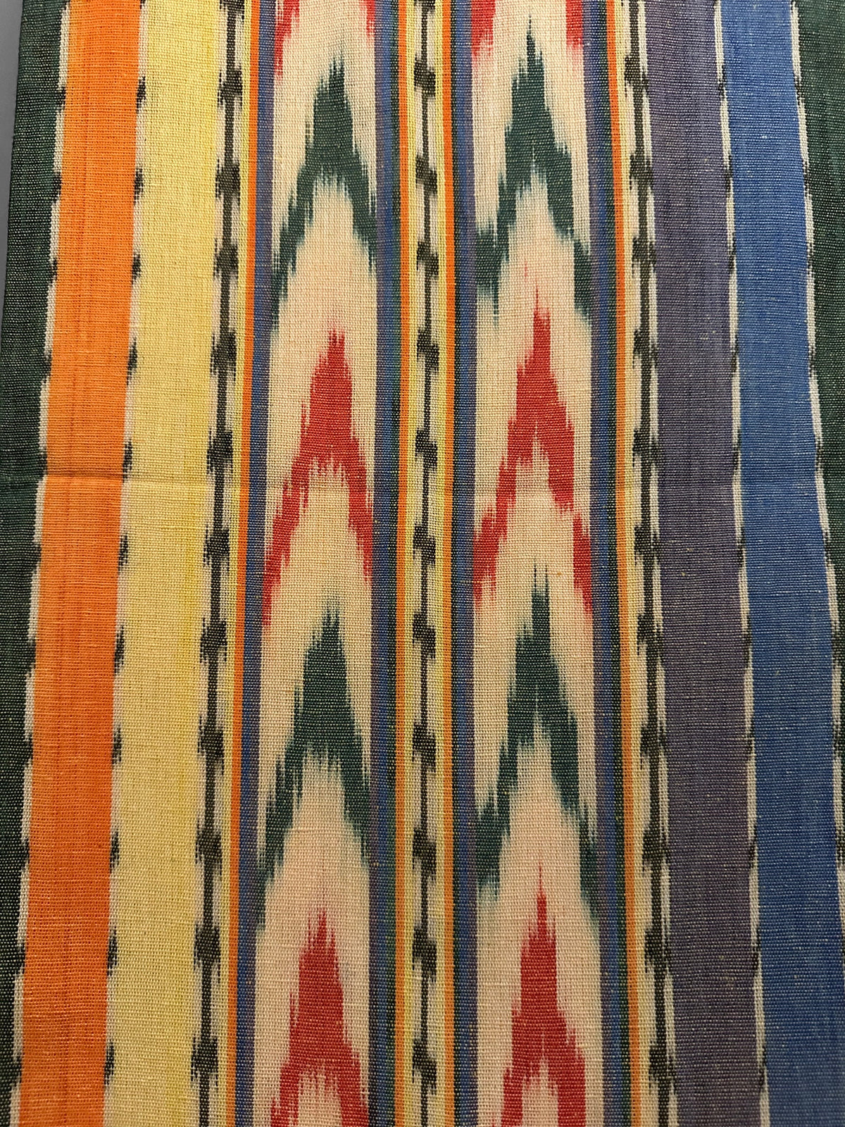 Ikat Woontextiel – Sumba, Indonesië – 240 × 120 cm, Blauw Oranje, meerkleurig