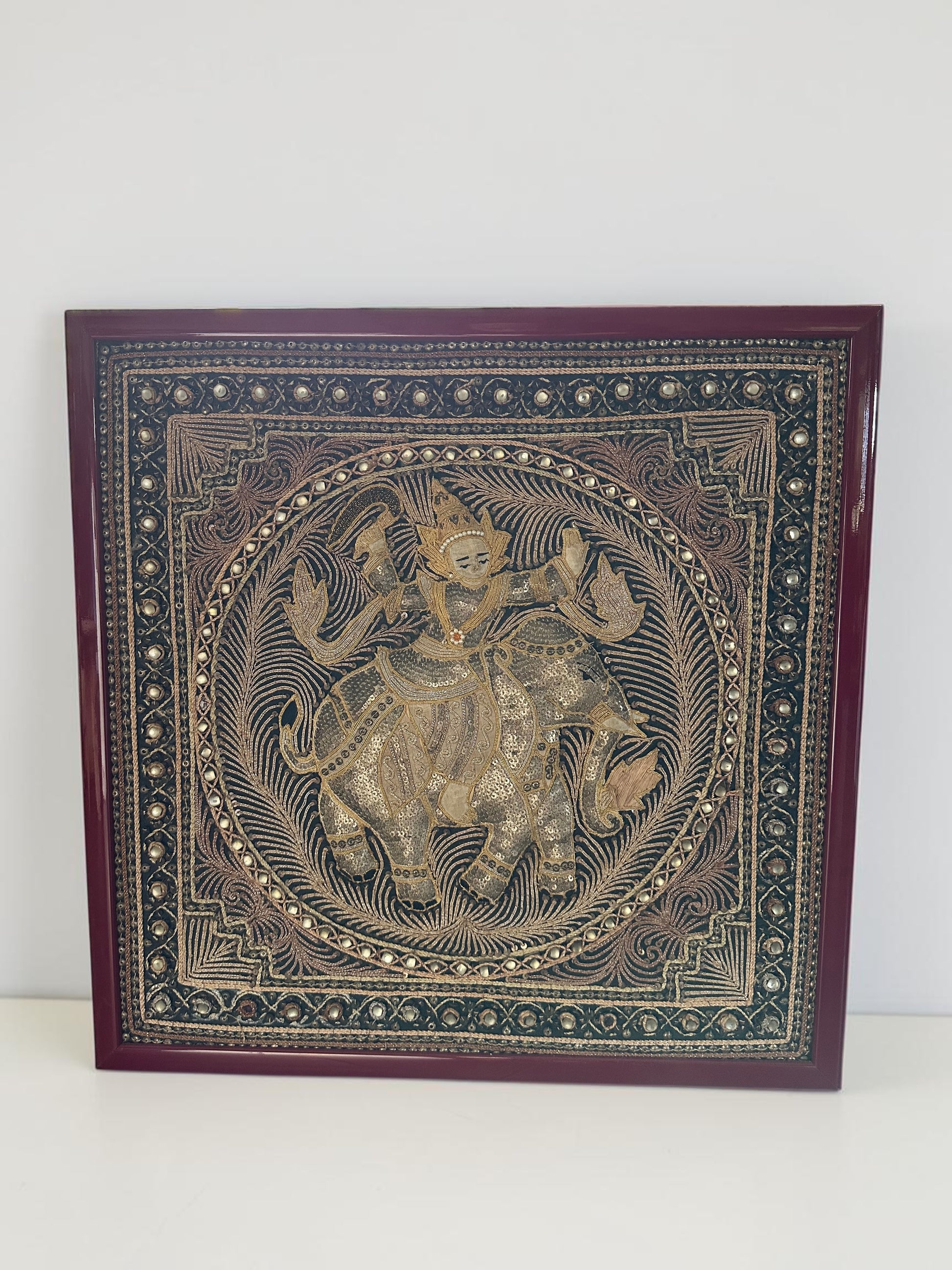 Vintage Kalaga-borduurwerk schilderij met olifant uit Myanmar