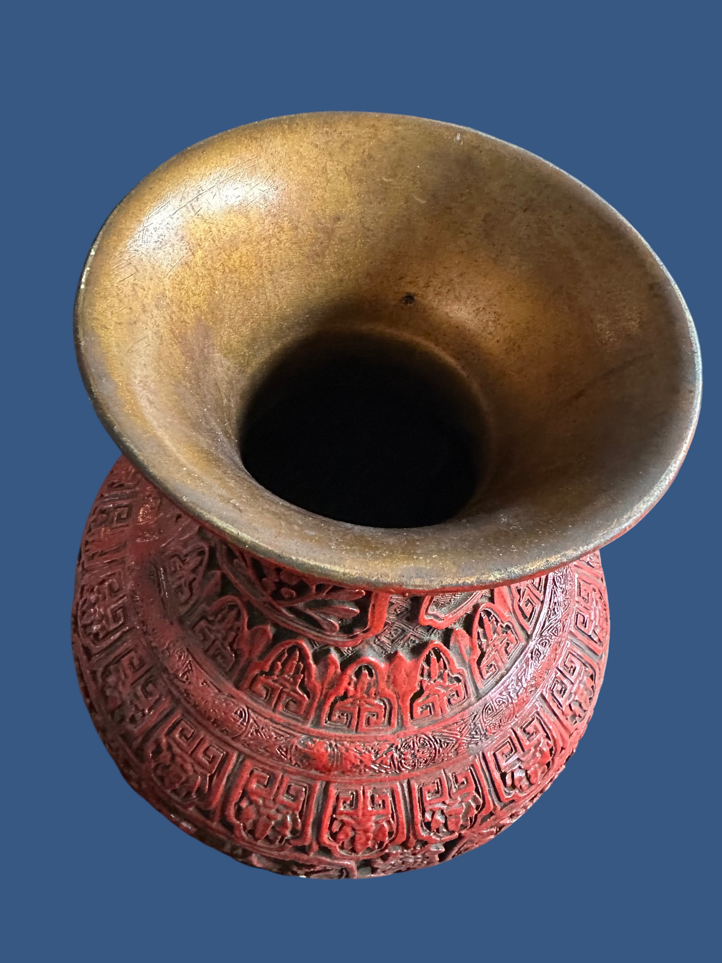 Grote Chinese reliëfvaas in cinnabar-stijl – rood &amp; zwart – 50 cm