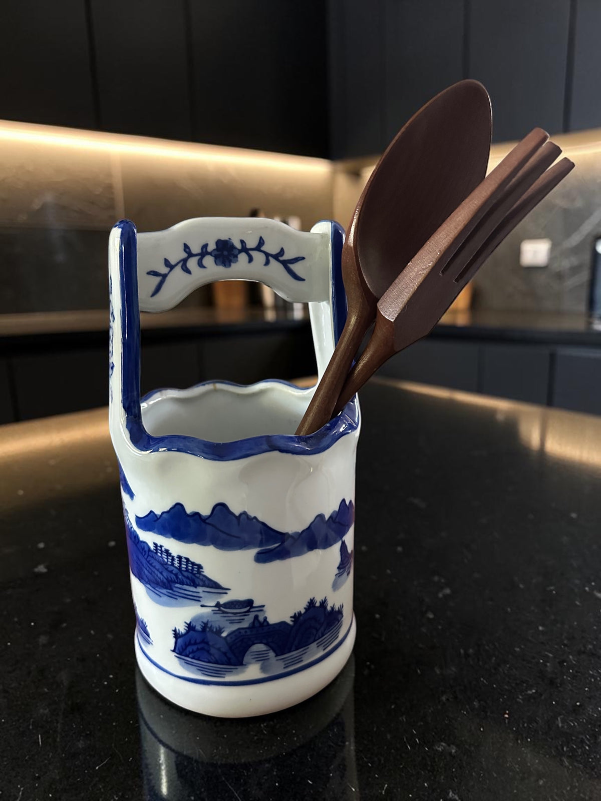 Blauw-witte keramische houder met handvat – Oriental Blue