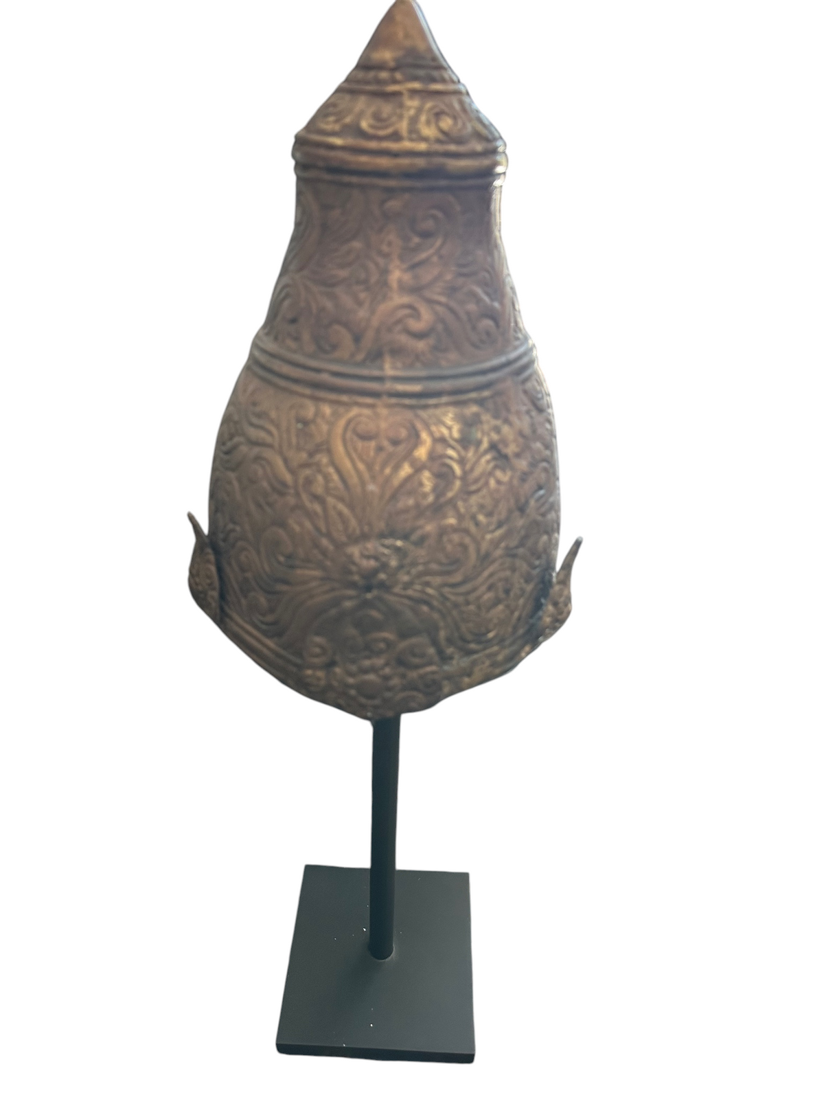 Javaanse ceremoniële kroon – handbewerkt koper